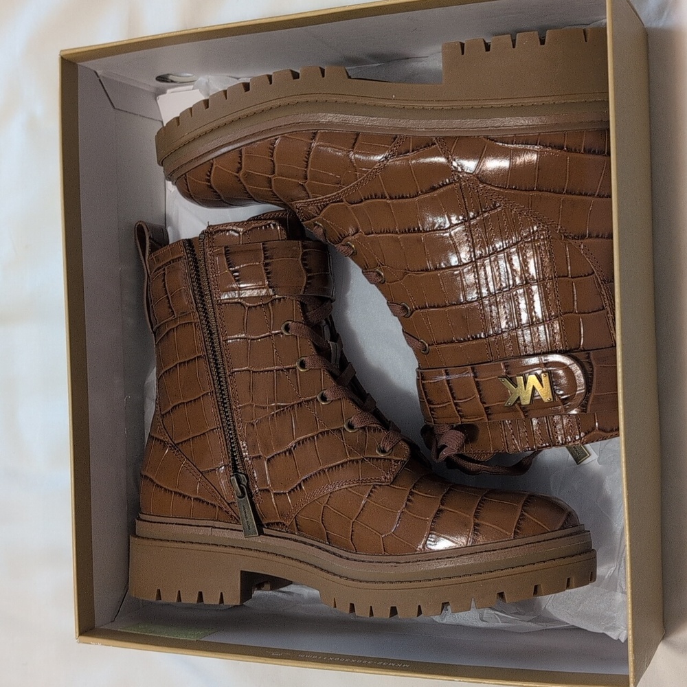 Michael Kors Ladies leather Chestnut Stark Booties. - Picture 10 of 10